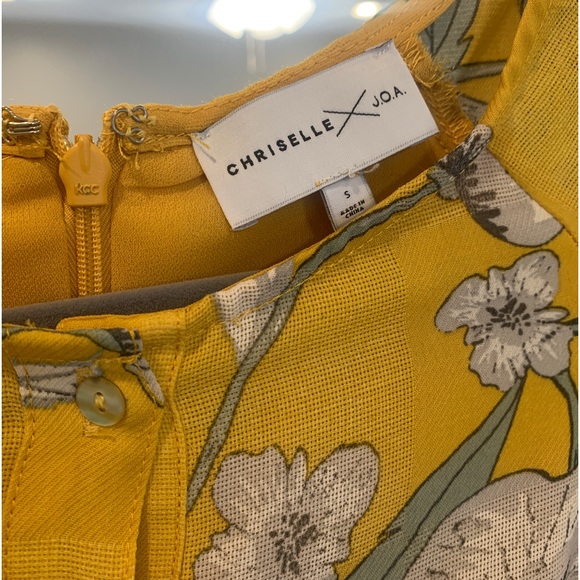 Chriselle x J.O.A. Tiered Sleeve Minidress - Picture 8 of 10